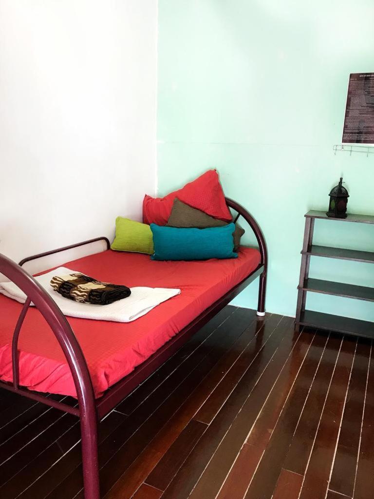 Quiikcat Bed & Breakfast Kuching Bagian luar foto